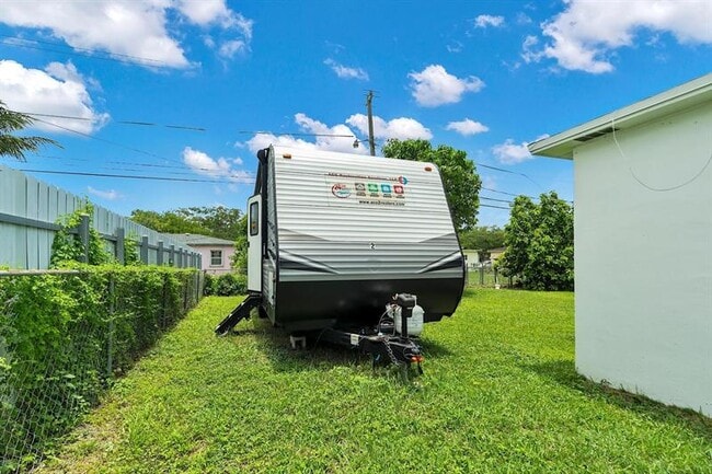 Building Photo - 14500 Carver Dr Unit 14500 Rental