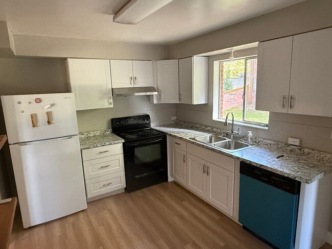 Building Photo - 5 Bedroom Home; Millcreek; 2800 sq ft; Lar...