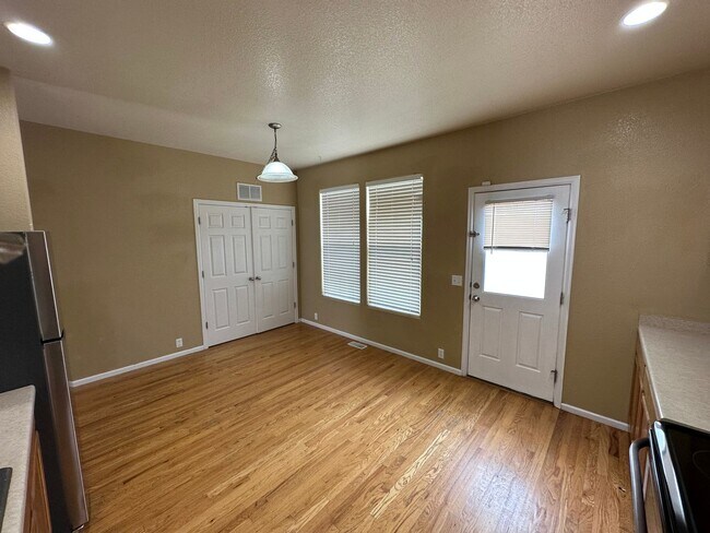 Photo - 2057 Creekridge