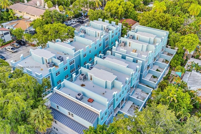 Photo - 824 SE 12th St Townhome