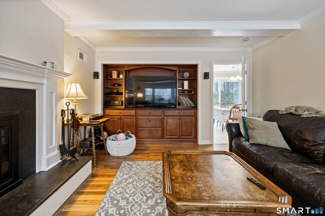 Photo - 10 Candlewood Ln