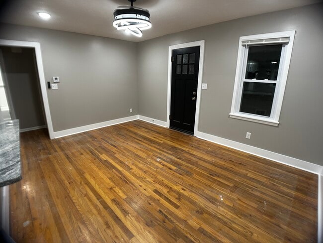 Photo - 5727 Saylor St