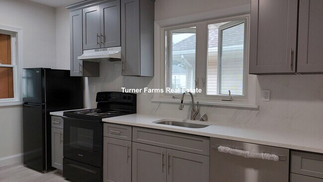 Building Photo - 102 W Adams St Unit 3 Rental