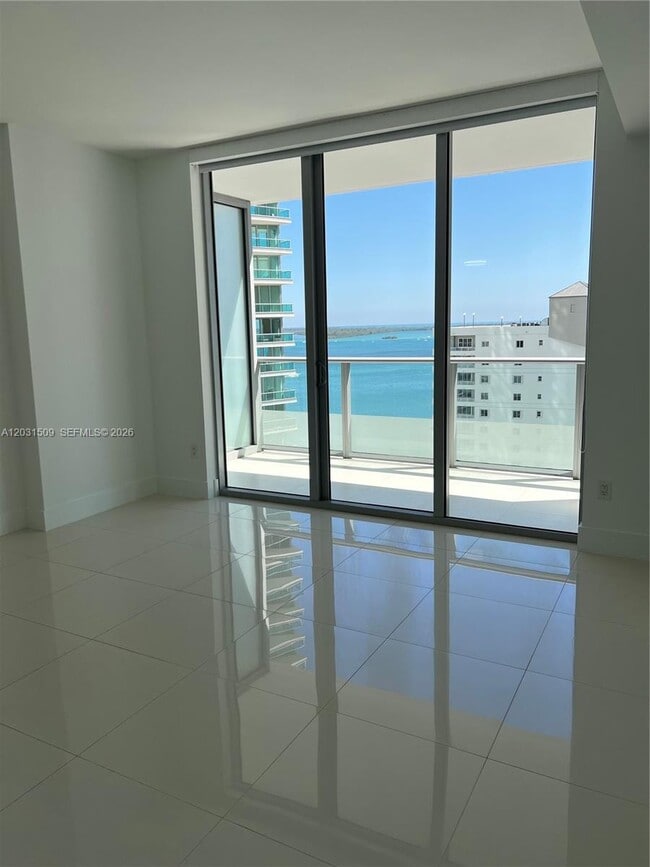 Building Photo - 1300 Brickell Bay Dr Unit 1606