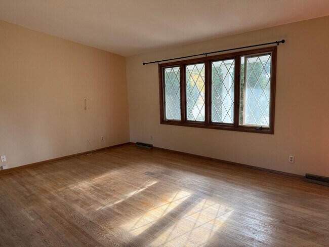 Photo - 4 Bedroom 2.5 Bathroom House Available Now...