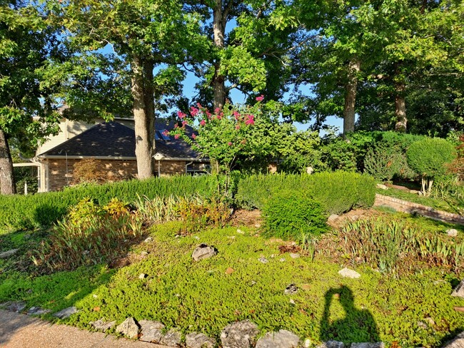 Building Photo - 11 Fairway Dr Rental