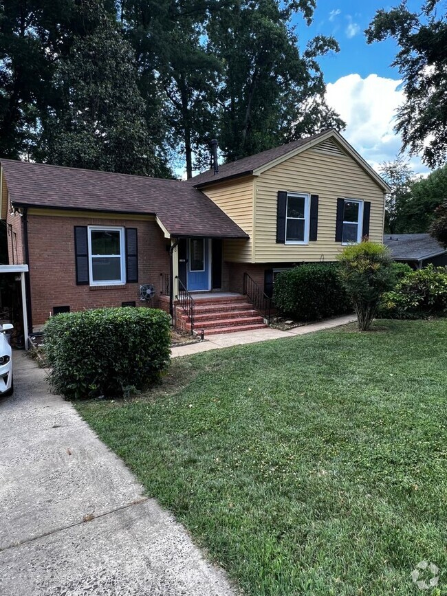 Building Photo - Renovated 3 bed house in lower south area.