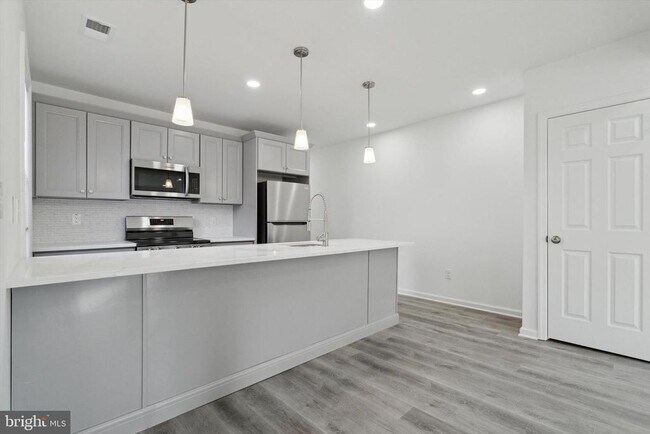 Photo - 146 Nassau St Unit 3