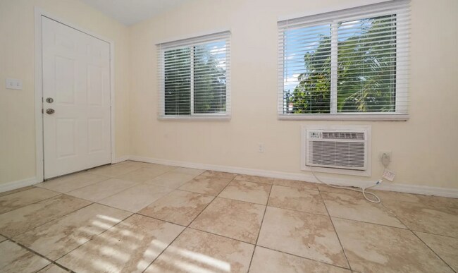 Photo - 533 Yelvington Ave Unidad 533