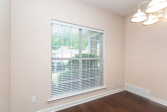 Photo - 1506 Lawson Dr