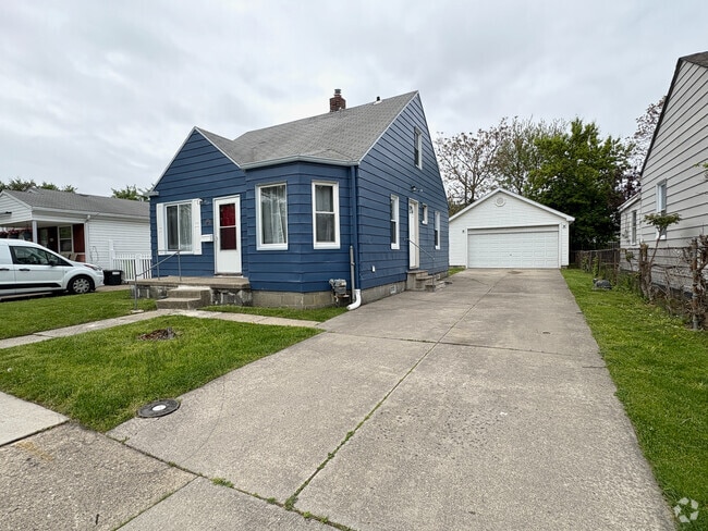 Building Photo - 17725 Longfellow St Rental