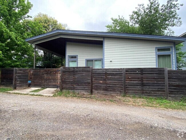 Building Photo - 1404 Singleton Ave Unit B Rental