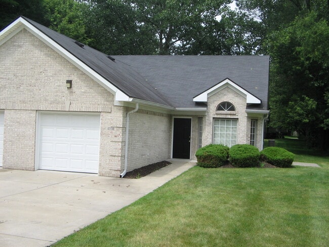 Building Photo - 10738 N Park Ave