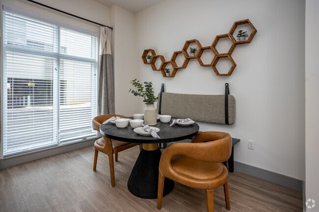 1 BR, 1 BA - 715SF