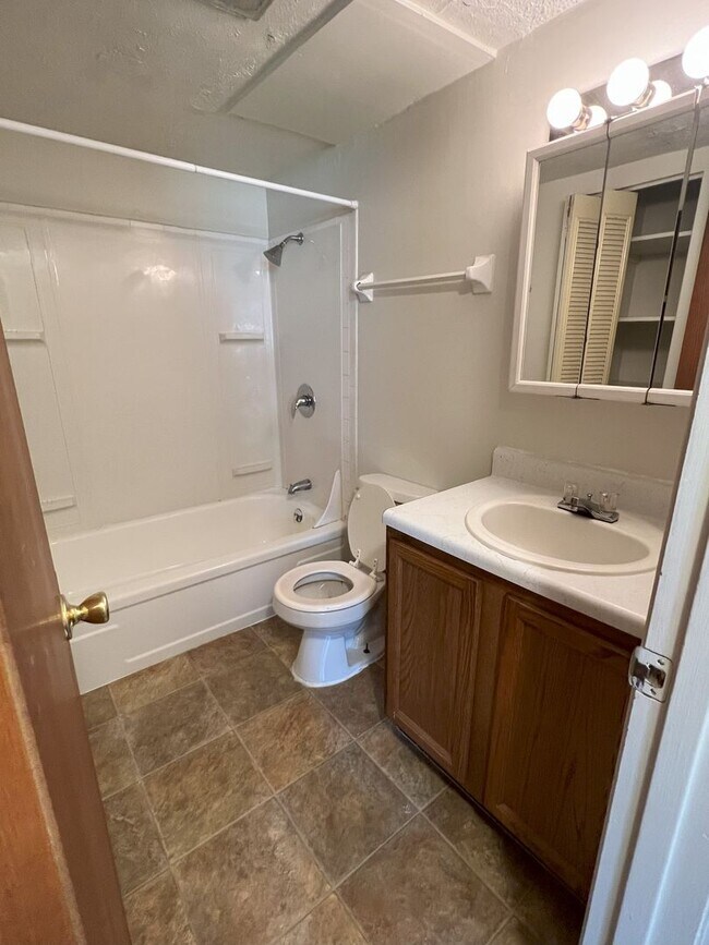 Photo - 2 Bedroom 1 Bathroom Garden Apartment Avai... Unit 1819-A2