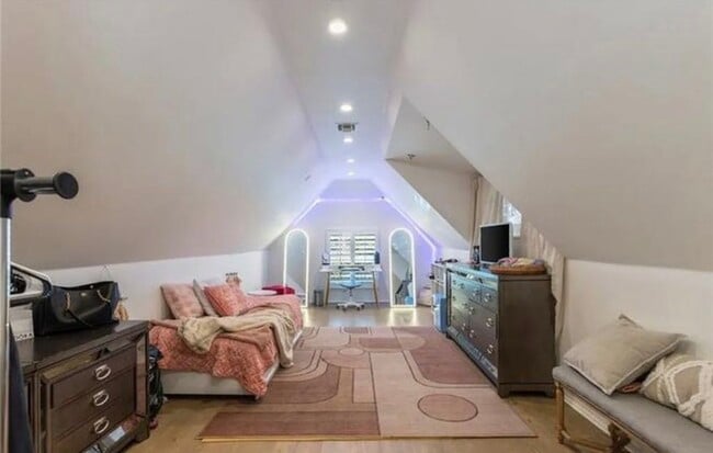 Photo - 4637 Westchester Dr