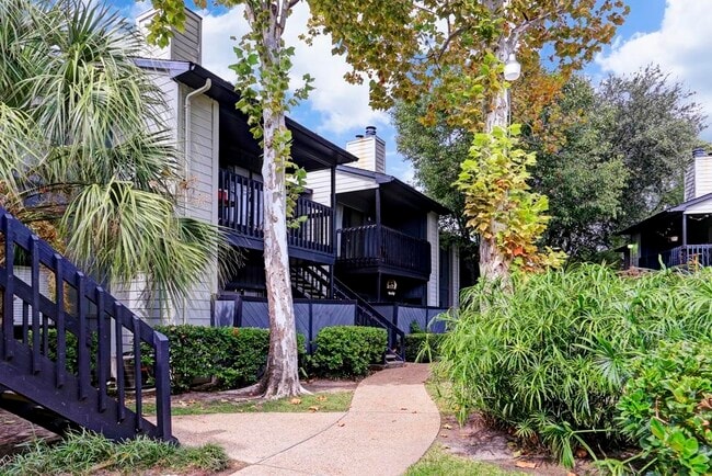 Building Photo - 9009 Richmond Ave. Unit 110