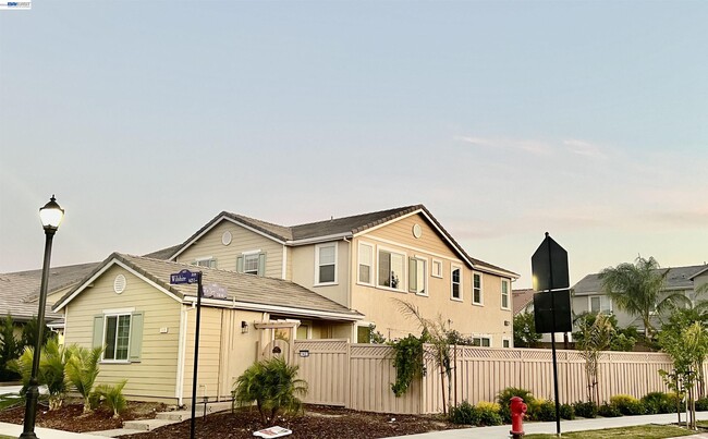 Photo - 1429 Wilshire Ave