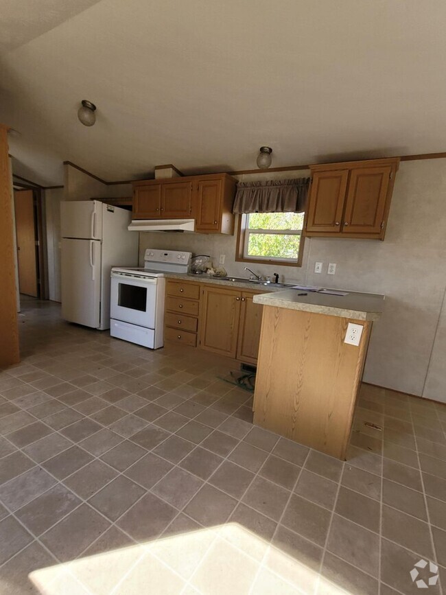 Building Photo - 2 bedroom 1 bathroom Mobile Home Lot rent ...