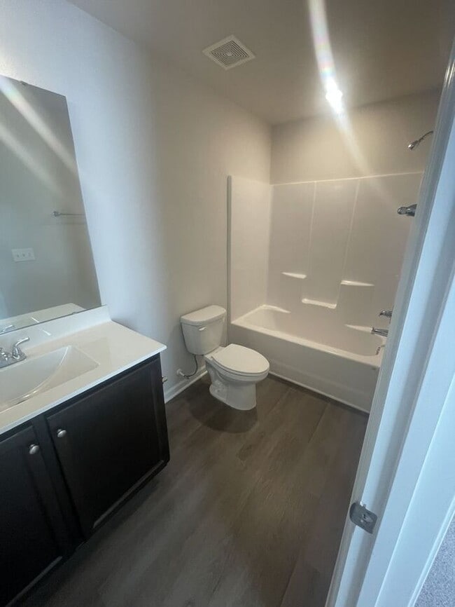 Photo - 3 Bedroom 2.5 Bathroom Townhome!