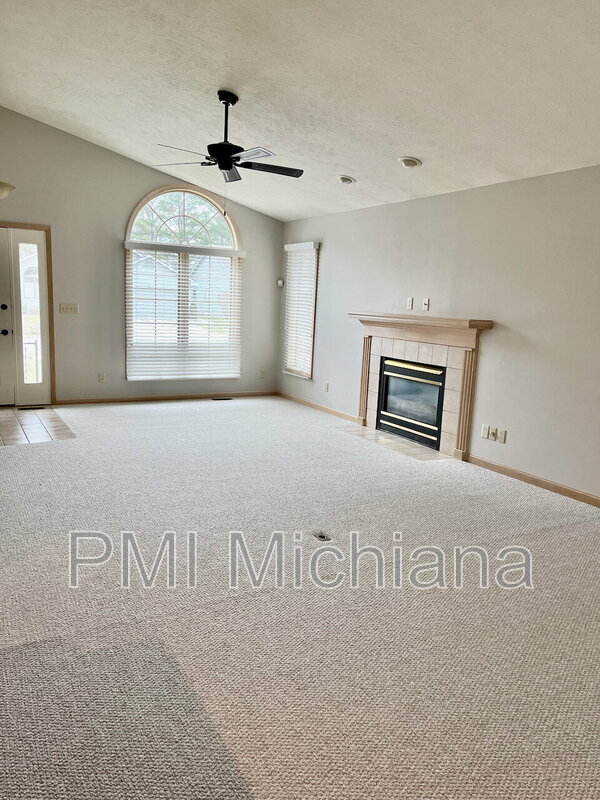 Photo - 1973 Creekbank Ln