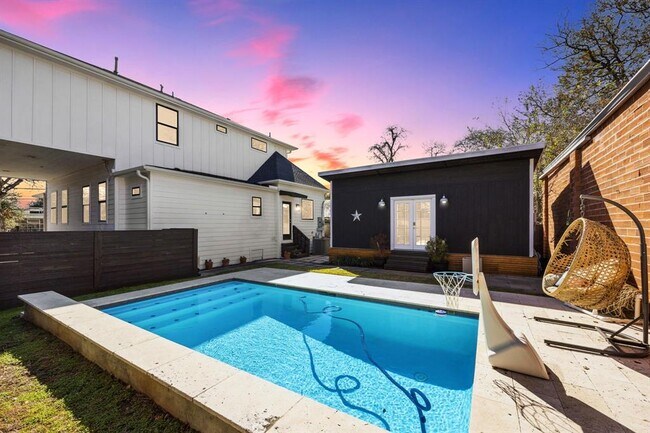 Photo - 204 Delano St House