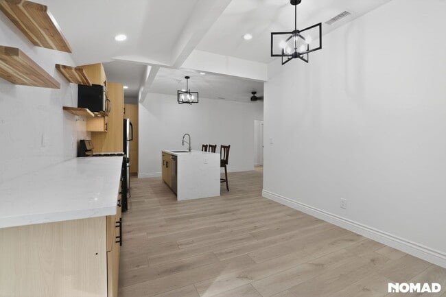 Photo - 2941 S La Salle Ave