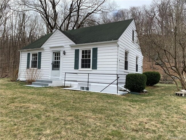 Photo - 336 Armonk Rd