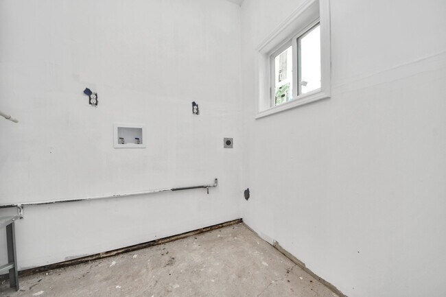 Photo - 710 Canary Cir