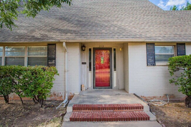 Photo - "Spacious 5-Bed Oasis with Granite Elegance & Hardwood Charm in Lubbock!"