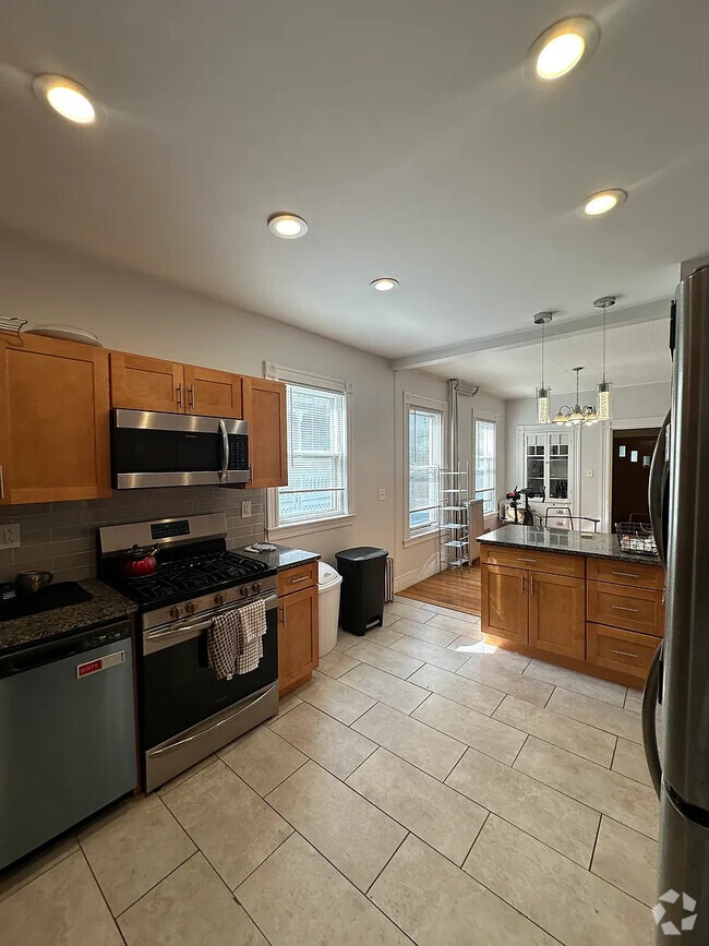 Building Photo - 384 Washington St Unit 1 Rental