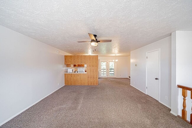 Photo - 602 John Adams Ct