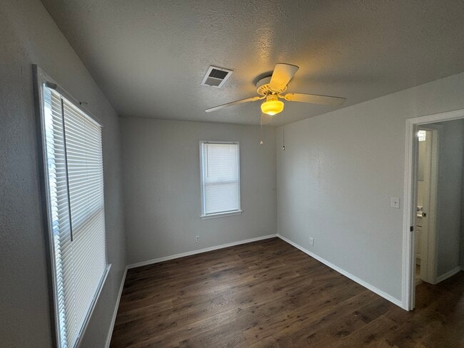 Photo - 608 W Emporia Ave