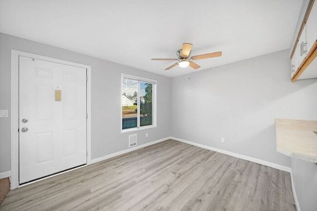 Photo - 2 Bedroom townhome with Washer and Dryer INSIDE! Available soon!!