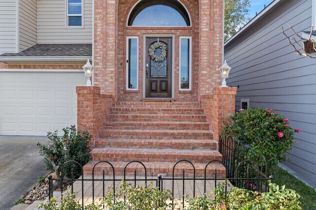 Photo - 120 Harbour Town Dr