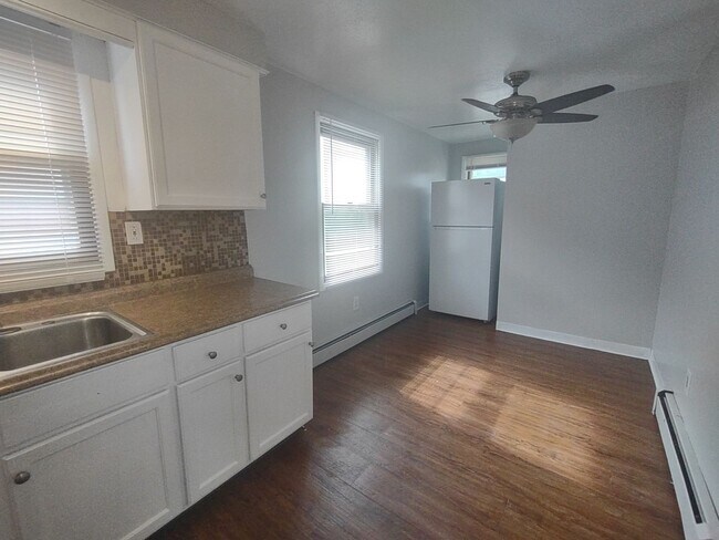 Photo - Spacious 4 Bedroom Single Family Home - No...