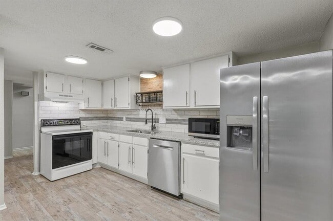 Photo - 6405 Chimney Creek Cir Unit B