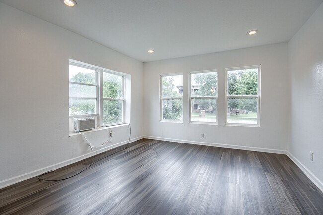 Photo - 2704-2706 Benton Blvd Unidad 2704 Benton Blvd-1N