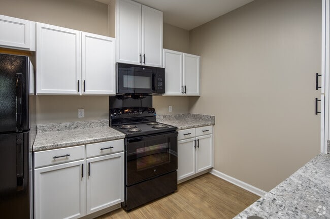 2BR, 2BA - 995SF - Kitchen