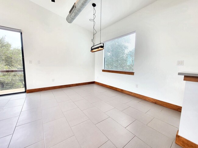 Photo - 325 Southwind Rd