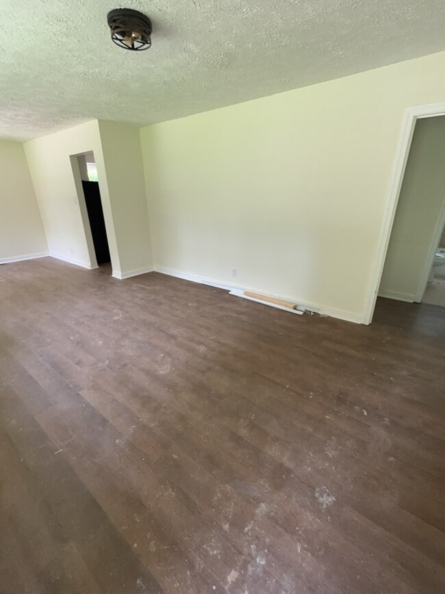 Photo - 1127 Killarney St