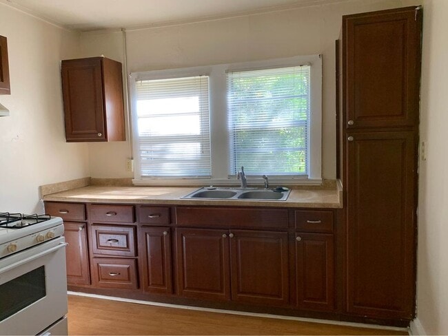 Photo - 226 Gardener St