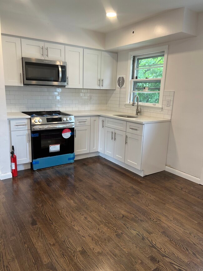 Kitchen - 70 Dyer Ave Unidad 2nd floor