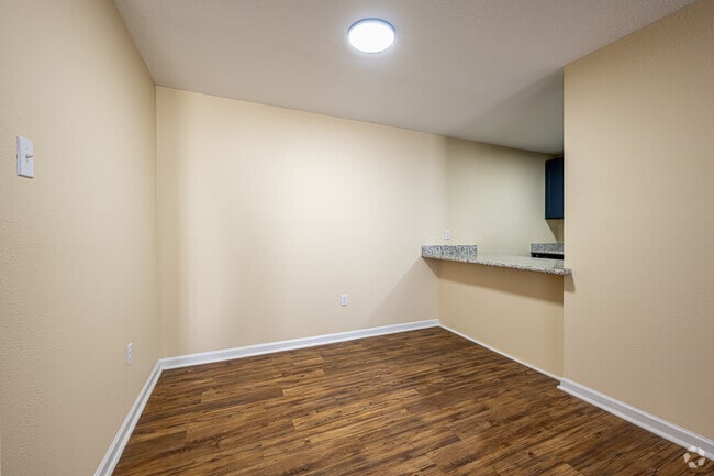 3 habitaciones, 3 baños - 97 m² - Comedor - Tiger Den Apartments