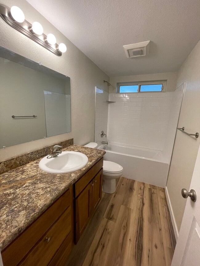 Photo - 297 Guthrie Rd