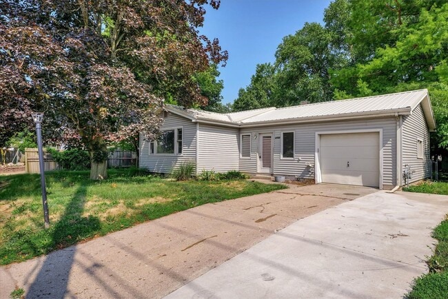 Photo - 2 BED / 1 BATH HOUSE IN CENTRAL CHAMPAIGN ...
