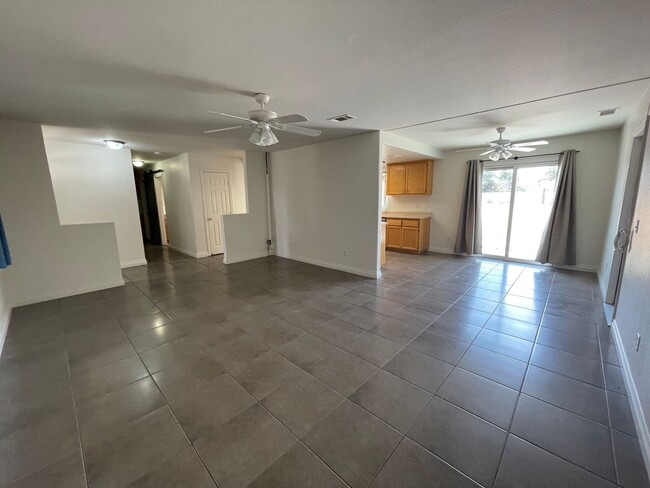 Photo - Charming Three Bedrooms, 2 Bathrooms Home In Apple Valley, Fully Fenced & Cross Fenced,