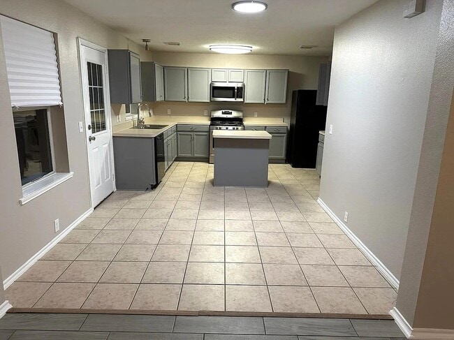 Photo - 4811 Pebble Bluff Ln