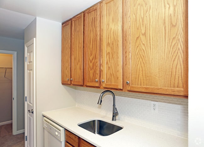 Saddle Brook Apartments