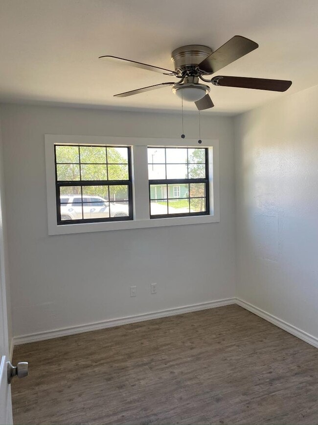 Photo - 3506 E Baylor St